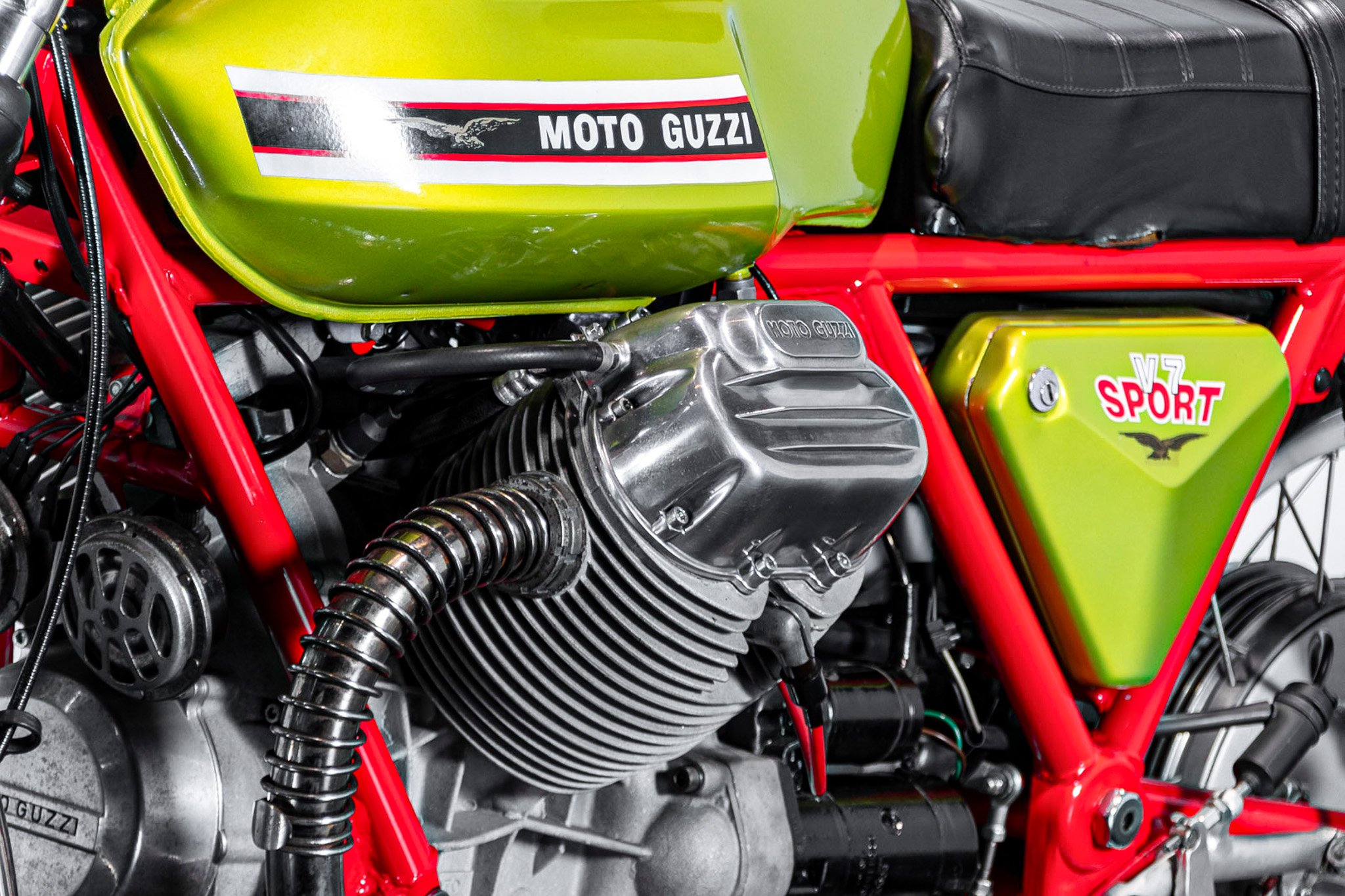 Moto Guzzi V7 SPORT \"Telaio Rosso\" 