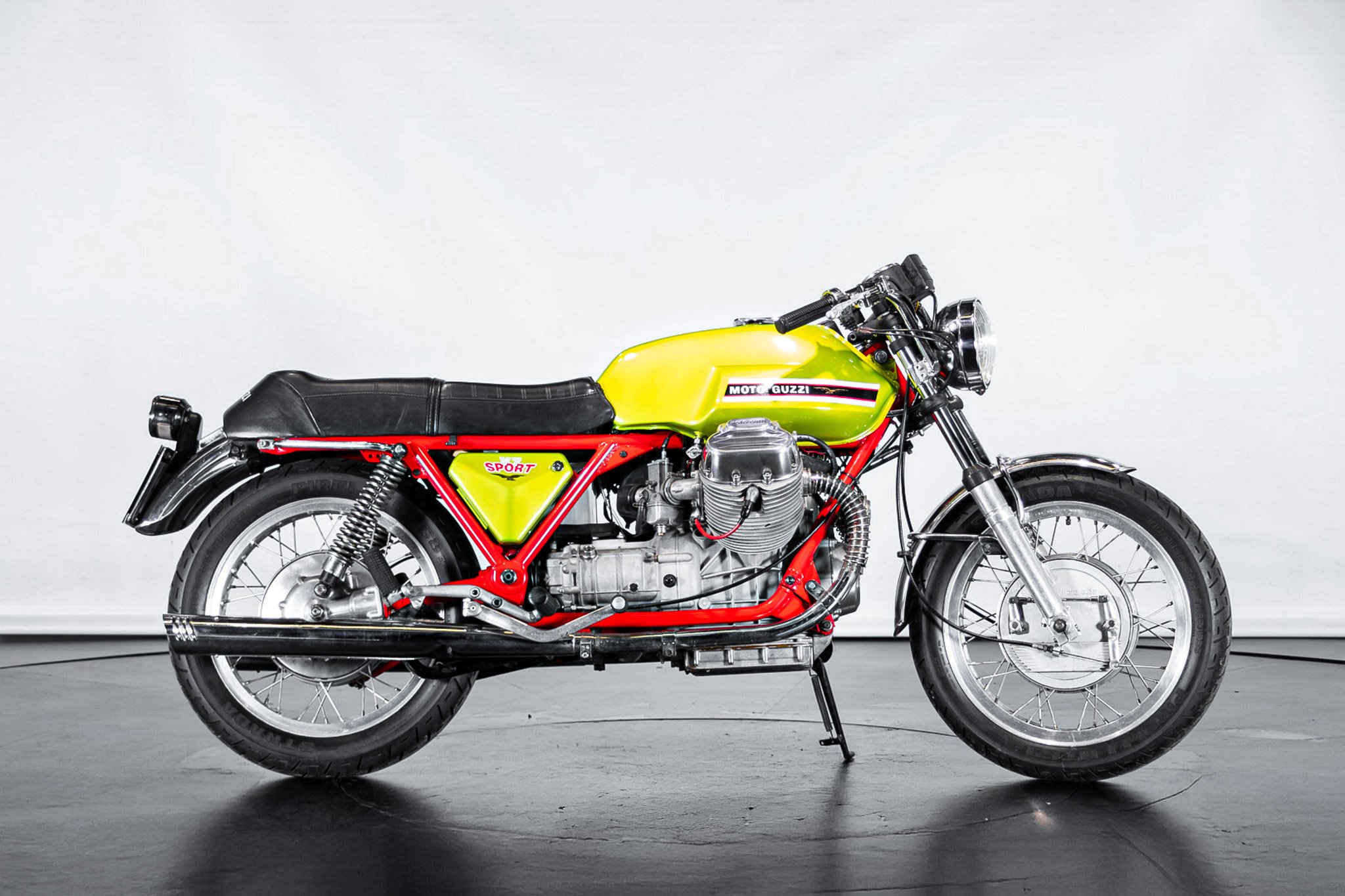 Moto Guzzi V7 SPORT \"Telaio Rosso\" 